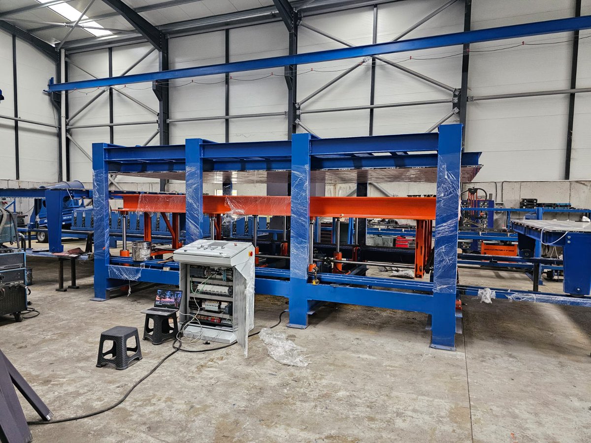 SinusMakine's tweet photo. #Sandwichpanelline #SandwichPanels #BoyKesme #Pres #Robotik #Rollfrom #Electronics #Technology #Tech #Electronic #Techie #Photooftheday #YerliÜretim #Sanayi #İthalat #Makine #SinüsMakine #Discontinious #Pres #Soğuk #Oda #Paneli #Üretim #Hattı Üretim tamam teslimat için hazır... https://t.co/GsXNoxjhH3