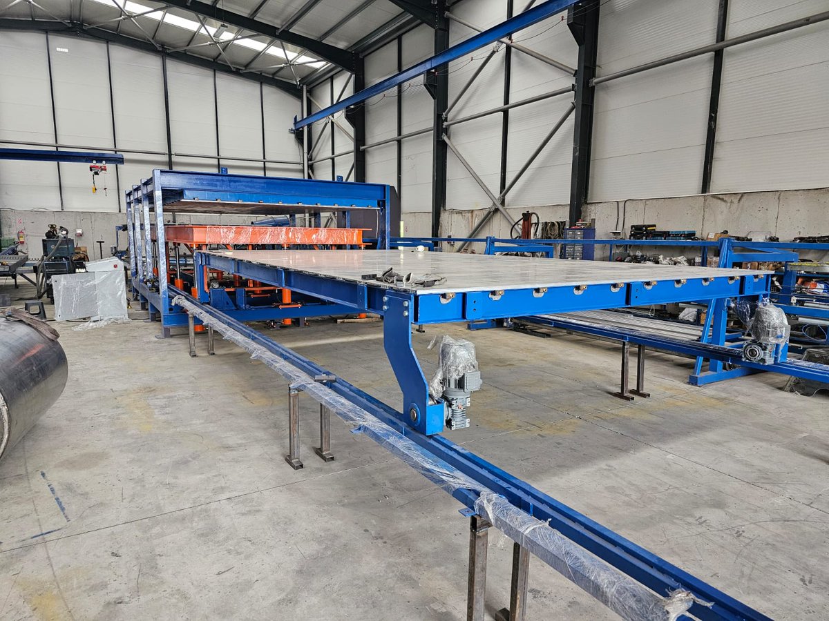 SinusMakine's tweet photo. #Sandwichpanelline #SandwichPanels #BoyKesme #Pres #Robotik #Rollfrom #Electronics #Technology #Tech #Electronic #Techie #Photooftheday #YerliÜretim #Sanayi #İthalat #Makine #SinüsMakine #Discontinious #Pres #Soğuk #Oda #Paneli #Üretim #Hattı Üretim tamam teslimat için hazır... https://t.co/GsXNoxjhH3