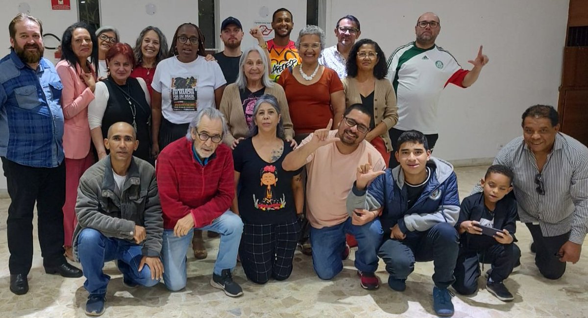 inespazpsol's tweet photo. Ontem à noite, no saguão do salão do #ClubeNáuticoMogiano,participei do ato político e de confraternização do Conselho Regional da #APEOESP. Muita luta pela frente para encarar o reacionarismo do governador #Tarcicio.
Estamos juntos unidos nessa frente. https://t.co/fiyfHP4u1K