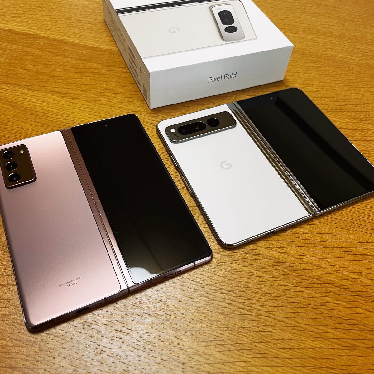 gorobros's tweet photo. 折りたたみスマホ歴3年目。初乗り換えとしてGalaxy Z Fold 2 から Pixel Fold に移行。
ケースは100%ケプラー製を謳うLATERCASE Cyber EditionをESR HalolockでMagsafe化。
Peak Designのウォレットスタンドを装着してひとまず運用開始。
#PixelFold #latercase #peakdesign https://t.co/afwYOm3KaG