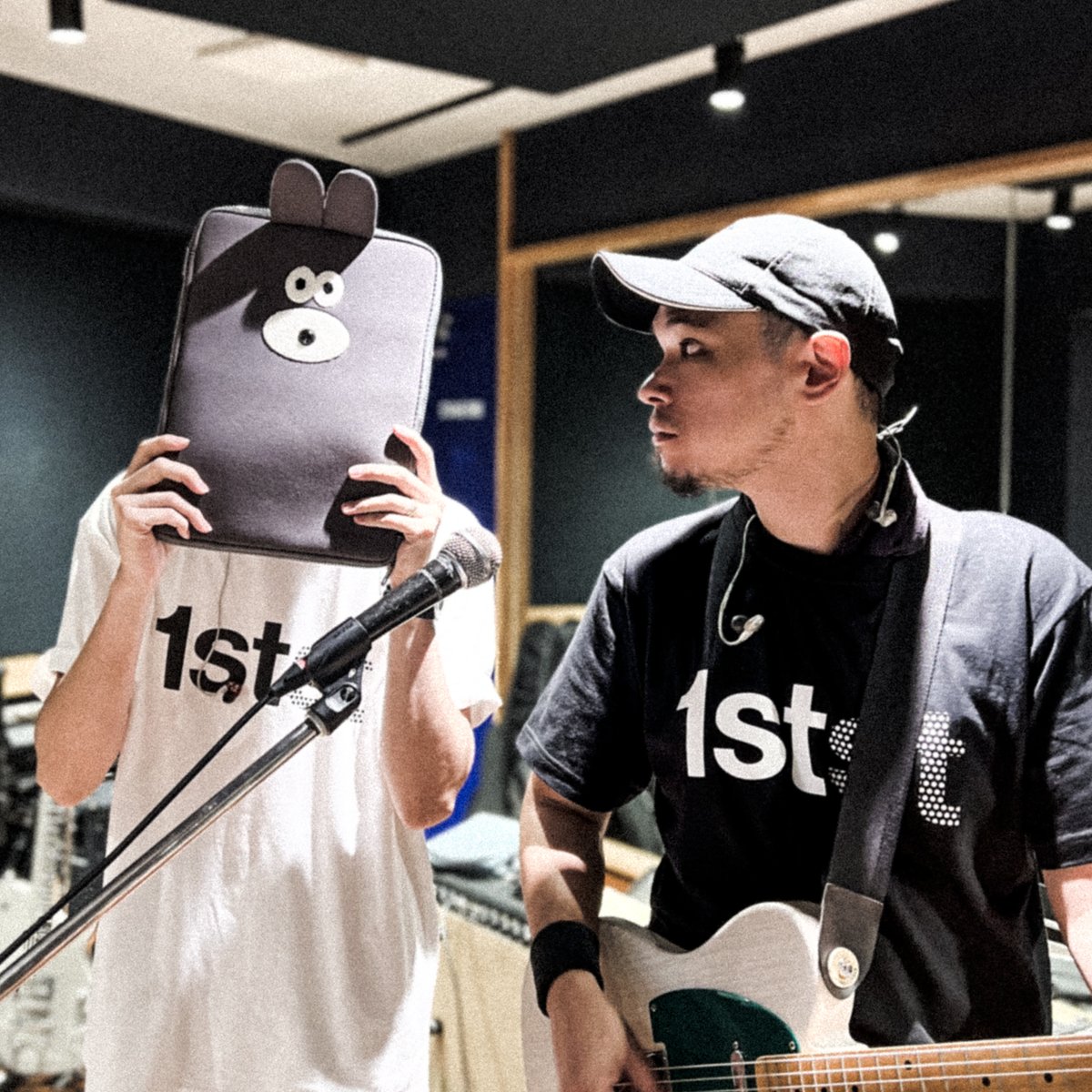 TESTSET_2022's tweet photo. 【グッズ情報】
明日から開催のFUJI ROCK FESTIVAL’23では
物販エリアで「1STST Tシャツ」を販売。
TESTSETの出演は
7/29(土) 16:10より WHITE STAGEにて
●TESTSETのグッズはオンラインサイトでも発売中。
https://t.co/BQAt9zB8xP
#フジロック
#fujirockfestival2023
#TESTSET
#1STST https://t.co/YUvI0qpS4D
