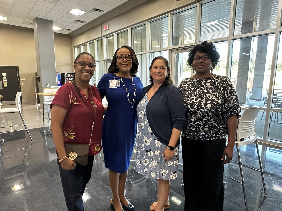 The team from @ConderStars came out to greet @MooreKimD! They are ready to get their students #PurposeDrivenFutureReady for the school year!