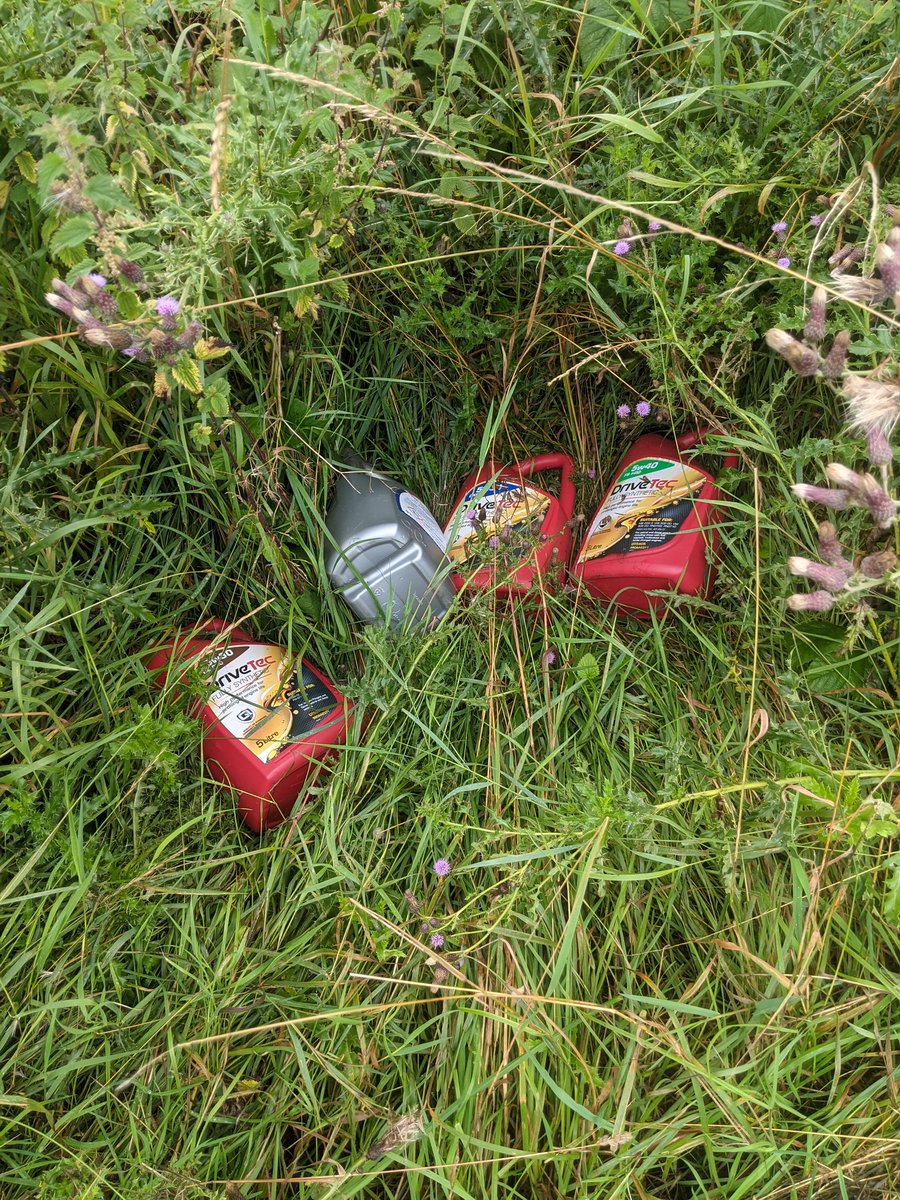 EricTorrington's tweet photo. Three lay-bys visited today on the A38 #Gloucestershire. + A meeting with Gemma from @StroudDC in one to 'talk #rubbish' & bins. Fly-tipped #oils taken away for disposal next week on my #PykeQuarry tip run. Supporting @TruckersUp @Litter_stroud @KeepBritainTidy https://t.co/nqHfW6ydK5