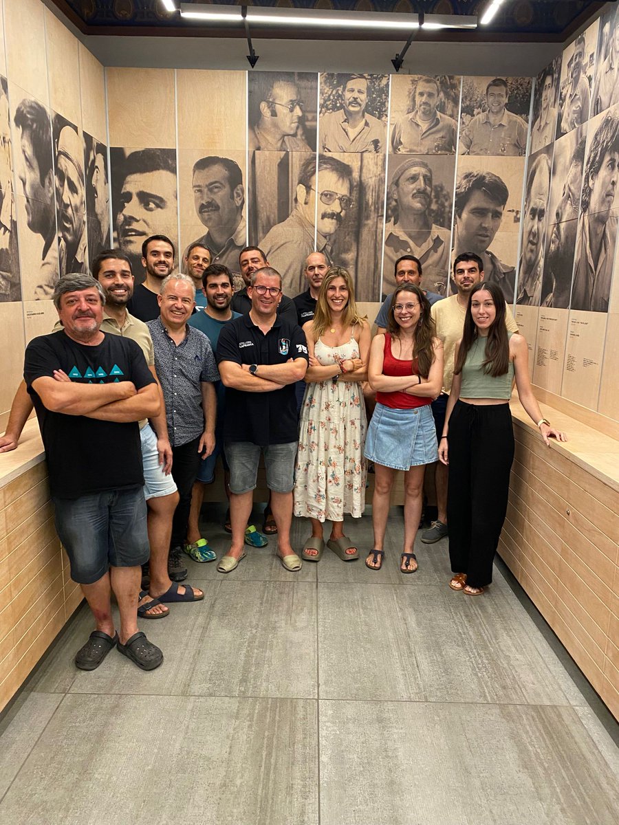Verds's tweet photo. Ahir ens vam reunir amb els administradors de la @fmvilafranca i el cap de plaça per parlar de Sant Fèlix i les diades de Vigília i Sant Ramon. Queda poc més d'un mes pels millors dies de l'any!
#castellers #castells #mésverdsquemai #75verds #fmvila #stfelix https://t.co/xTyqjva8eY