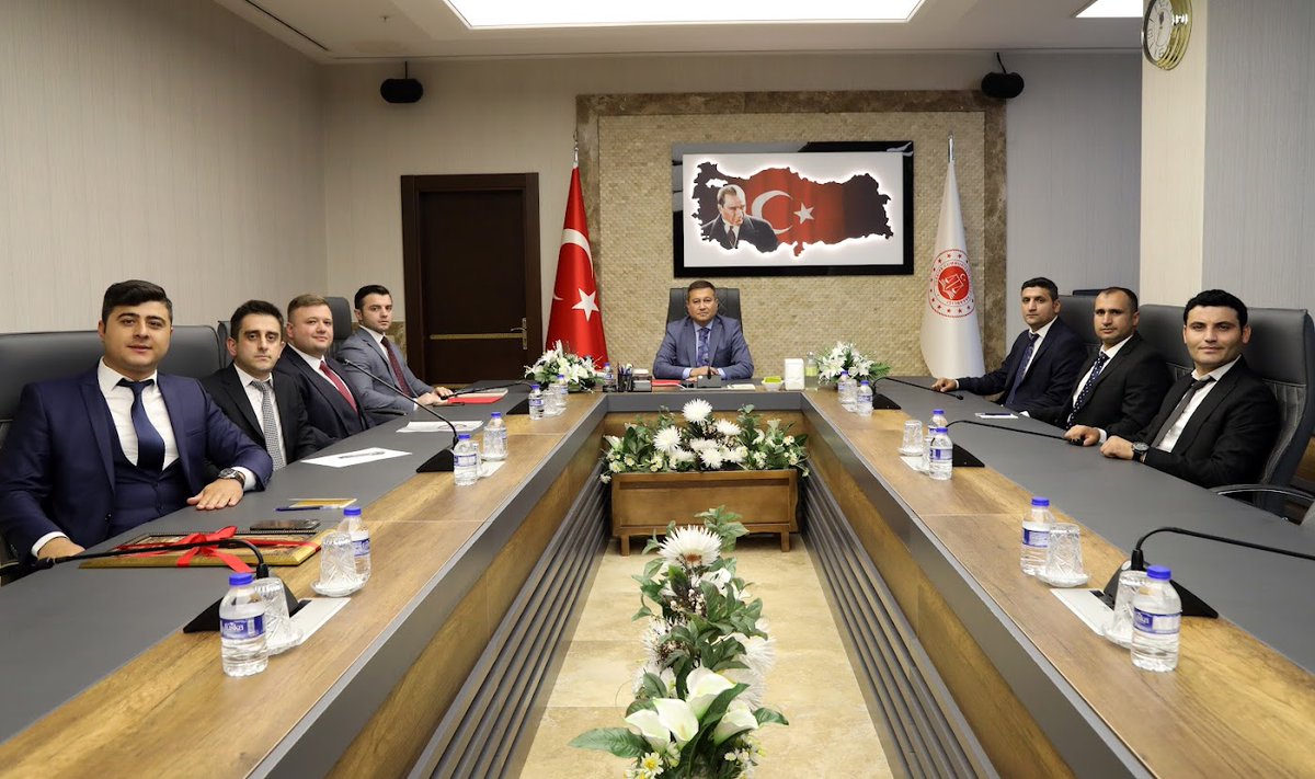 ikomder's tweet photo. İKOMDER Yönetim Kurulu olarak, 
Ceza ve Tevkifevleri Genel Müdürü (@ctekurumsal)
Sayın Enis Yavuz YILDIRIM (@YavuzEnis )
Genel Müdürümüz tarafından kabul edildik. Sn. Genel Müdürümüze nazik kabulleri ve misafirperverlikleri için teşekkür ediyoruz.

Mesleğimizin zorluklarından, karşılaştığımız sorunlardan, mesleki sıkıntılarımızdan bahsettik. 
İnfaz ve Koruma Memurları olarak beklentilerimizi dile getirdik. 
Genel Müdürümüze sorunlarımızın ve taleplerimizin olduğu dosyayı sunduk.
Sayın Genel Müdürümüzün fikirlerinden ve tecrübelerinden faydalandık. 
Dile getirdiğimiz tüm bu sorunlara Genel Müdürümüzün vakıf ve duyarlı oluşu bizleri sevindirdi.
Toplantıda bulunan 
Personel Daire Başkanı 
Cahit Cihad SARI Başkanımıza 
(@cahitcihadsari ) da teşekkür ederiz.