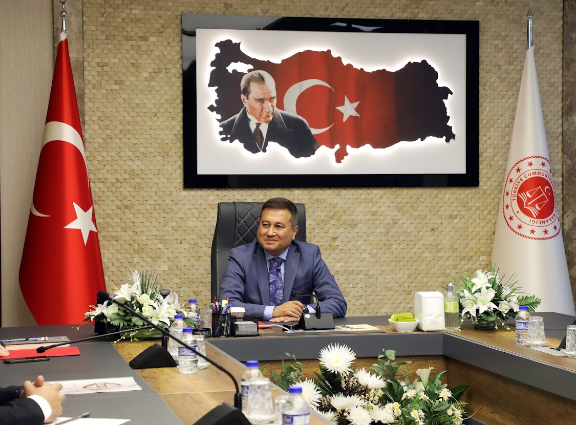 ikomder's tweet photo. İKOMDER Yönetim Kurulu olarak, 
Ceza ve Tevkifevleri Genel Müdürü (@ctekurumsal)
Sayın Enis Yavuz YILDIRIM (@YavuzEnis )
Genel Müdürümüz tarafından kabul edildik. Sn. Genel Müdürümüze nazik kabulleri ve misafirperverlikleri için teşekkür ediyoruz.

Mesleğimizin zorluklarından, karşılaştığımız sorunlardan, mesleki sıkıntılarımızdan bahsettik. 
İnfaz ve Koruma Memurları olarak beklentilerimizi dile getirdik. 
Genel Müdürümüze sorunlarımızın ve taleplerimizin olduğu dosyayı sunduk.
Sayın Genel Müdürümüzün fikirlerinden ve tecrübelerinden faydalandık. 
Dile getirdiğimiz tüm bu sorunlara Genel Müdürümüzün vakıf ve duyarlı oluşu bizleri sevindirdi.
Toplantıda bulunan 
Personel Daire Başkanı 
Cahit Cihad SARI Başkanımıza 
(@cahitcihadsari ) da teşekkür ederiz.
