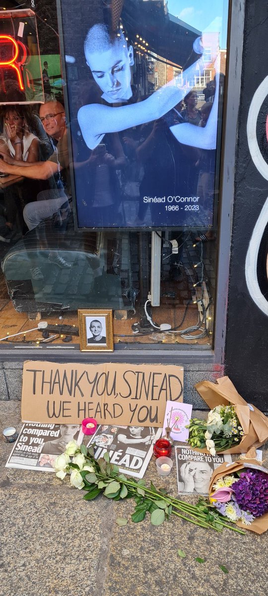 GolfBar's tweet photo. Ireland/Dublin trauert! R.I.P https://t.co/1i08q2TCIA