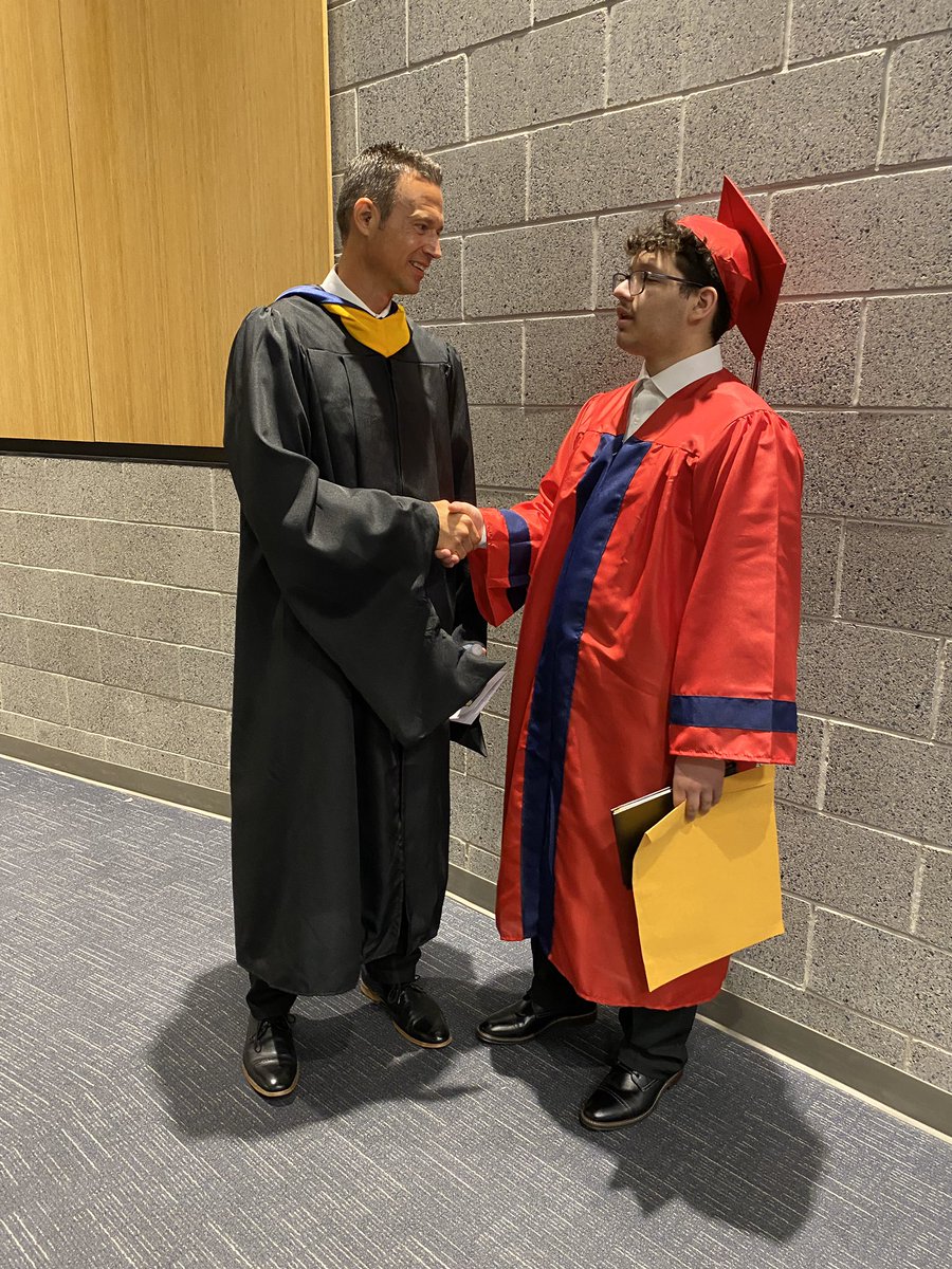 Congratulations to Frederick County Virtual School graduates! 28 students representing seven high schools graduated from the program this morning. 👏👏👏