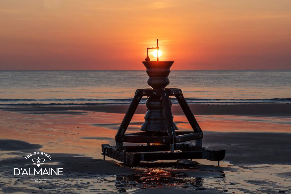 HappisburghBell's tweet photo. @EDP24 Our newest sculpture on the beach at Happisburgh https://t.co/muw4uHx5ZN