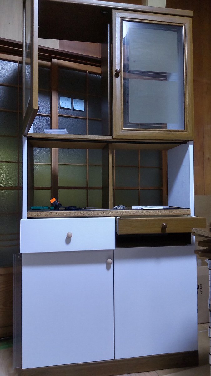 forest6804's tweet photo. 食器棚のリメイク中！ https://t.co/dLVWwqv4gg