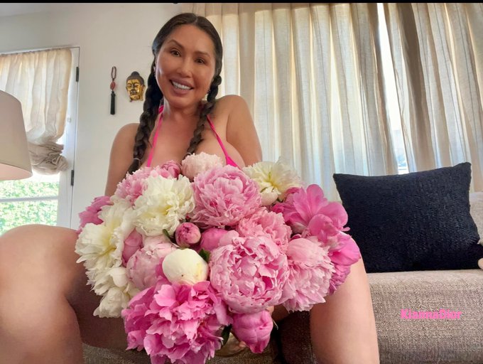 mommy loves pretty peonies &amp; pink bikinis 🌸👙RT 💗 aren&rsquo;t they gorgeous ?! https://t.co/fZ1QD8xcGp