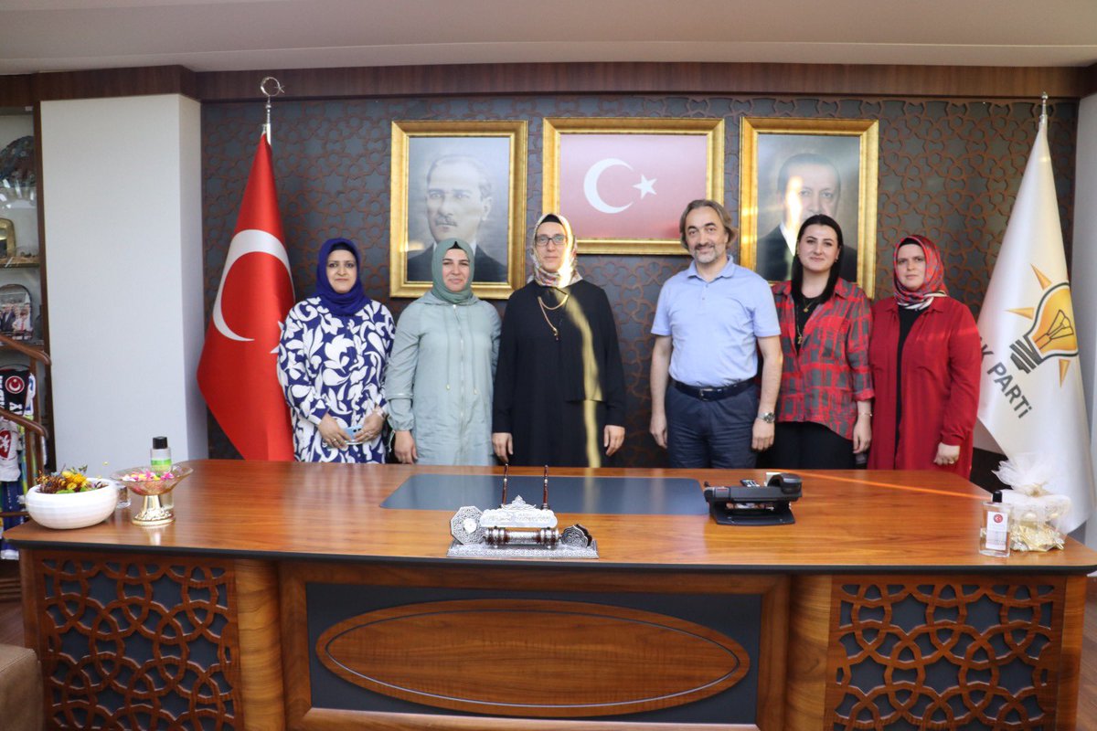 syigitoglu18's tweet photo. AK Parti İstanbul İl Kadın Kolları Başkanımız Saliha Demirer’i İlçe Başkanlığımızda misafir ettik.

Nazik ziyareti ve hoşsohbeti için Başkanımıza teşekkür eder, çalışmalarında muvaffakiyetler dilerim.

@salihademirer https://t.co/e9HWTpaVja