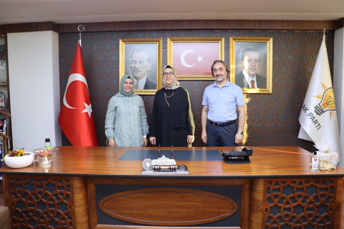 syigitoglu18's tweet photo. AK Parti İstanbul İl Kadın Kolları Başkanımız Saliha Demirer’i İlçe Başkanlığımızda misafir ettik.

Nazik ziyareti ve hoşsohbeti için Başkanımıza teşekkür eder, çalışmalarında muvaffakiyetler dilerim.

@salihademirer https://t.co/e9HWTpaVja