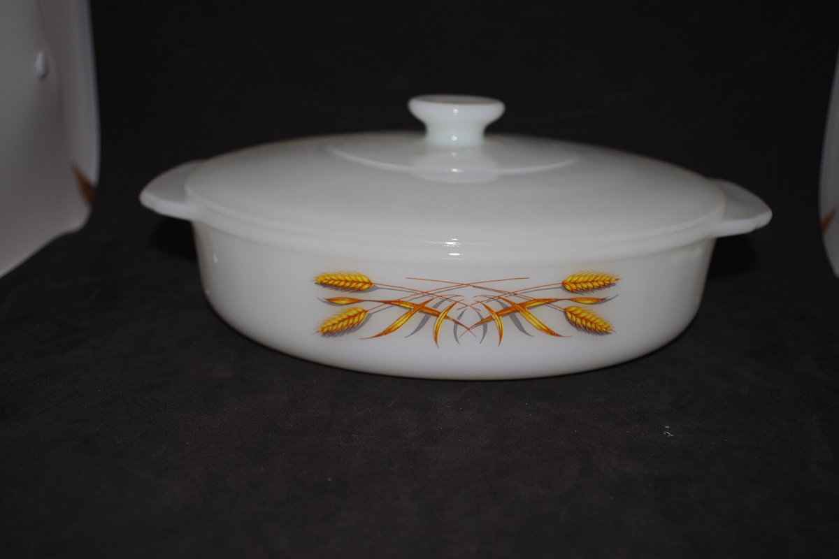 Fire King Casserole and lid with the Harvest Wheat pattern etsy.com/listing/959210…  #etsy #etsyseller #etsyshop #vintage #fireking #vintagefireking #casserole  #harvestwheat #milkglass