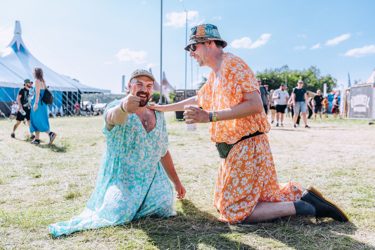 2000trees's tweet photo. 🌳 If you wanna join the friendliest + BESTEST festival family in the world at 2000trees 2024, grab your tickets from https://t.co/SzfluNIJPD... with a whopping 30% off until the end of the month!!!!

📸 @snaprockandpop https://t.co/1jKMT18Dd7