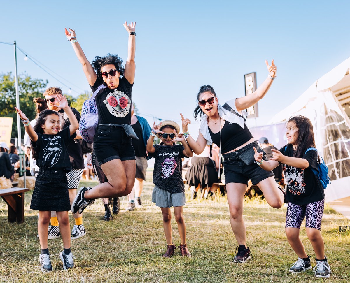 2000trees's tweet photo. 🌳 If you wanna join the friendliest + BESTEST festival family in the world at 2000trees 2024, grab your tickets from https://t.co/SzfluNIJPD... with a whopping 30% off until the end of the month!!!!

📸 @snaprockandpop https://t.co/1jKMT18Dd7