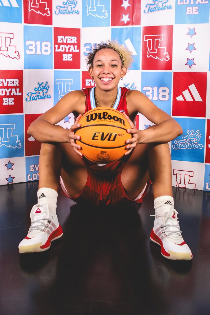 KinseaLogan's tweet photo. Had a great unofficial visit  at @LATechWBB. Thank you so much to @BrookeStoehr @CoachLPerry and the rest of the staff and players for having me 🩵❤️ https://t.co/Fyhl7NqDJZ