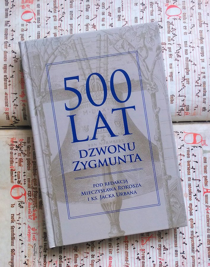 ZapomnianaB's tweet photo. Mieczysław Rokosz, ks. Jacek Urban (red.) „500 lat dzwonu Zygmunta”
https://t.co/uAQC4GNVKz
#dzwonnik #architektura #historia #Kraków #sztuka #Wawel #Zygmunt #DzwonZygmunt #KsięgarniaAkademicka #cracoviana #katedra #dzwon https://t.co/u5NtGF4hpY