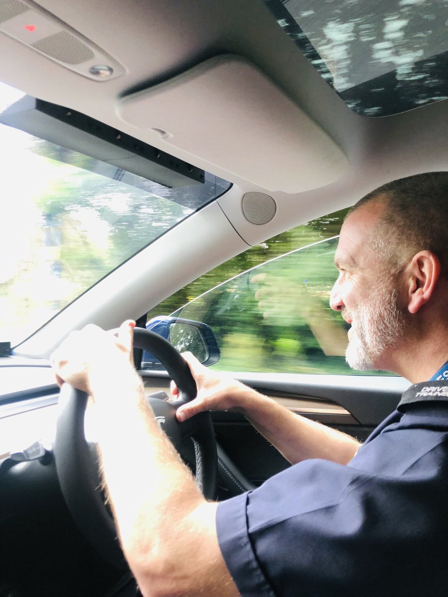 HIWFRS_LandD's tweet photo. The driver training team have held an event to talk to colleagues and provide input on electric vehicles, a great opportunity to meet people from different departments. Thank you to @HantsPolice, @Tesla for the loaning of some vehicles. #inspiringothers #reachingfurther 🚙⚡️🚙⚡️ https://t.co/Mo7MZb2joT