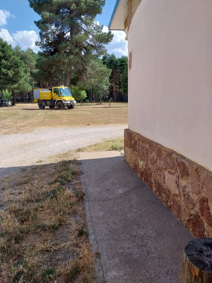 Rus_sanz's tweet photo. Hoy @UGT_SP_Leon visitando al charly 3, a la cuadrilla de #tragsa y a la torreta en #RIOCAMBA. @flykba
@valtoral1, #Jaime
#misvertigosyyo
#Ugtserviciospublicos
#bomberosforestales https://t.co/CAunqNAyOt