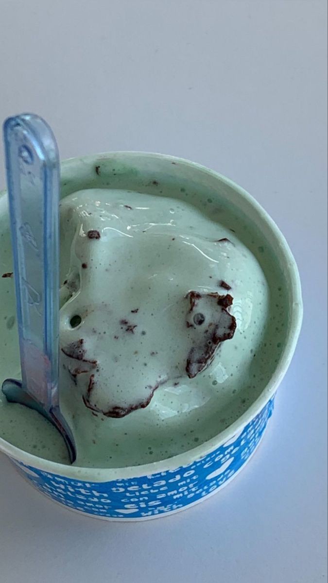 #31 – Os Números do Amor

"Para ela, Michael era como sorvete de menta com gotas de chocolate. Até podia experimentar outros sabores, mas ele sempre seria seu favorito."

Nota: ★★★★★ + ♡