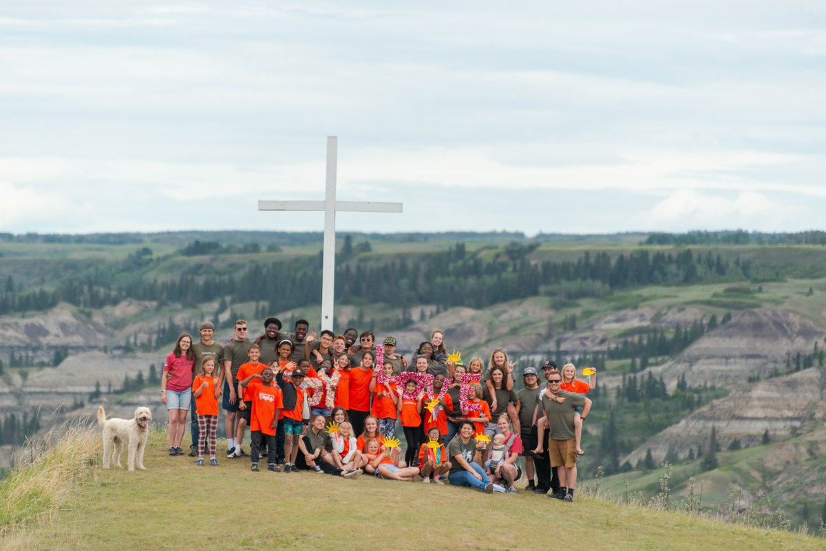 salemacres's tweet photo. We've had such a blast that time has flown by at #KidsCamp2. Our days have been packed with fun activities like #canoeing, #crafting, #hiking, taking pictures at #ThePoint, playing #widegames to collect all the colors of the rainbow, solving knot puzzles, and singing at #campfire https://t.co/qHuJgx60cd