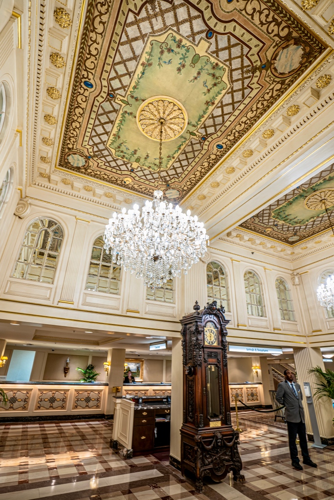 hotelmonteleone's tweet photo. Our charming lobby gives you the warmest welcome to the Crescent City as soon as you step foot inside.
#ThePreferredLife #BelieveInTravel #iPreferRewards #MonteleoneMemories https://t.co/nib6uIs0Fq