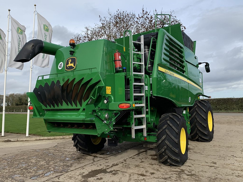 DoubledayGroup's tweet photo. Check out this used @JohnDeere T670 – a versatile and powerful combine with excellent grain and straw quality! 🌾
◼️ 2020
◼️ JD 630R header
◼️ ProDrive 40k
◼️ AutoTrac ready
Find out more - https://t.co/9SSw5EbMNP
#JohnDeere #T670 #HarvestingTime #UsedMachinery https://t.co/mmzIsKIyBr