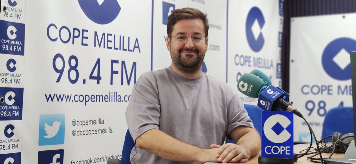 Vosotros no lo sabeis, pero mi sonrisa es porque me había hincado un trozo de pan con aguacate y un zumo #feelthegreen #presidentepetao gracias a @cope_melilla por el hueco para el colectivo que represento @ClusterMelilla copemelilla.com/la-manana/juev…