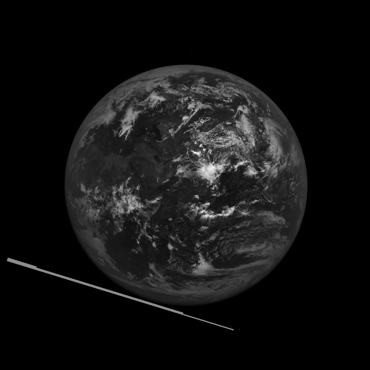 Image received this afternoon from #DSCOVR at 1.43 Million Kilometer distance @SternwarteBO in High Rate Link with #SatDump @aang254
