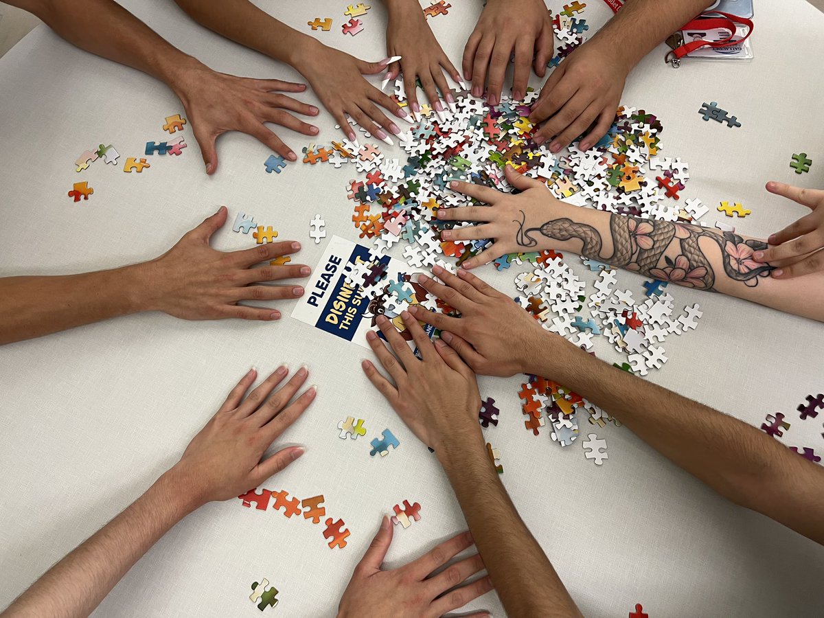 Today we are learning about machine learning using a jigsaw puzzle. Unsupervised vs. supervised data modeling is on the agenda. #SummerBridge2023 at @STAMPGallaudet .