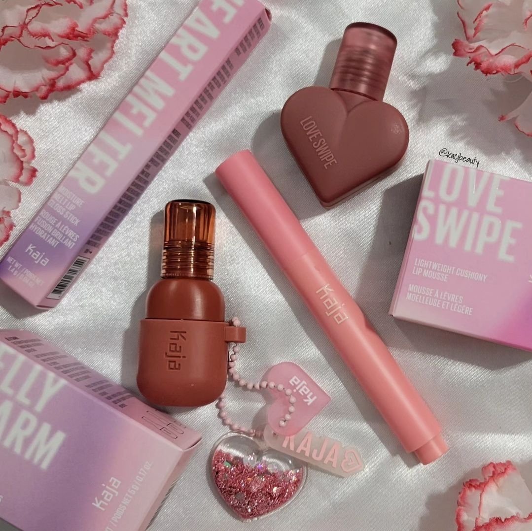 Kassydoodles's tweet photo. @kajabeauty is having a 50% sale on All lippies for 💄 #Nationallipstickday #ugc #beauty #makeup #lippies
#beautycontentcreator #igmakeup #influencer #prgifted #kajabeauty #lipgloss #lipbalm #lipstick https://t.co/2arYOUri3t