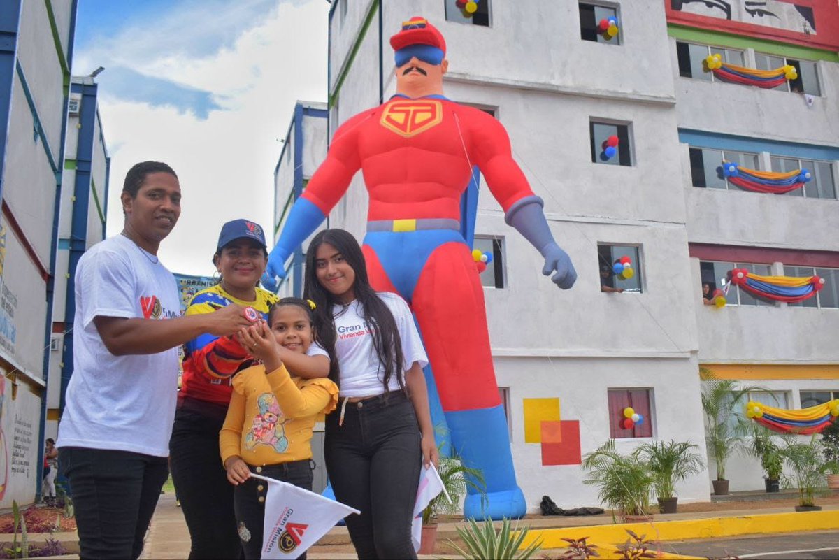 Minhvi_Oficial's tweet photo. #EnVivo📺 || Servidora Pública, Audelina López: Por más de 15 años estuve viviendo arrimada, en casa de mis suegros ,pero hoy gracias al Pdte. @NicolasMaduro y a la #GMVV ya tengo un hogar digno para el cobijo de mis hijos #MaduroSíVa https://t.co/Wq1KOjIR94