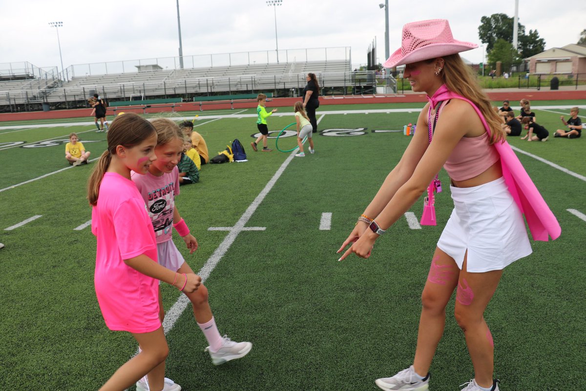 LkOrionSchools's tweet photo. Field Day is one of Camp Wanna Have Funβs memorable summer moments and today the colorful campers leaned into the celebration. #LOCSSummer #AlwaysLakeOrion https://t.co/ooPDUxVcZR
