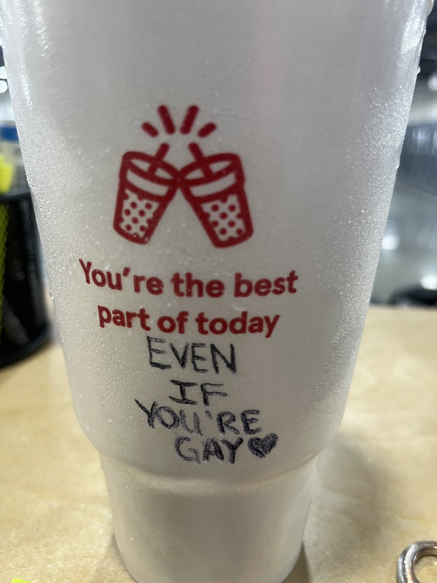 shewentwild's tweet photo. @ChickfilA I fixed your cup. You’re welcome. https://t.co/2AxCdIKizg