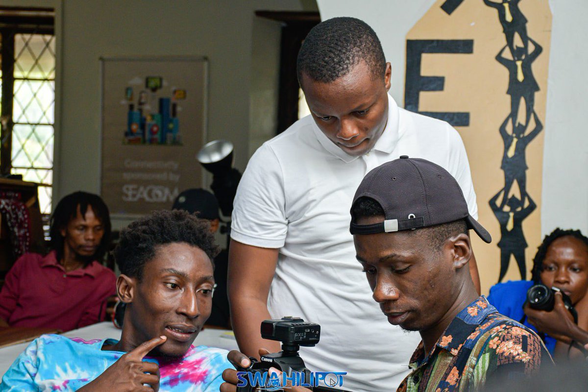 swahilipothub's tweet photo. We stand witness to an extraordinary collaboration as Swahilipot Hub Foundation  Gilitics Media and KLenses unite to ignite the spark of storytelling through the lens.

With utmost honor, CECM Ken Ambani From Department of Public Service Administration, Youth,Gender,Sports and Social Services  and Our Esteemed Chief Mentor officially opened   our day photography training, empowering a new generation of talented shutterbugs. This momentous workshop marks just the beginning of an illustrious series of opportunities that will paint vibrant futures for our youth.

Behold, as our young photographers rise to an exhilarating challenge , to capture the very soul of Mombasa in their frames by 30th August! Thanks to the generous support of our amazing trainer, Kelvin Kariithi, a thrilling cash prize of 10,000 Ksh awaits the artist who can encapsulate the Mombasa city heartbeat .