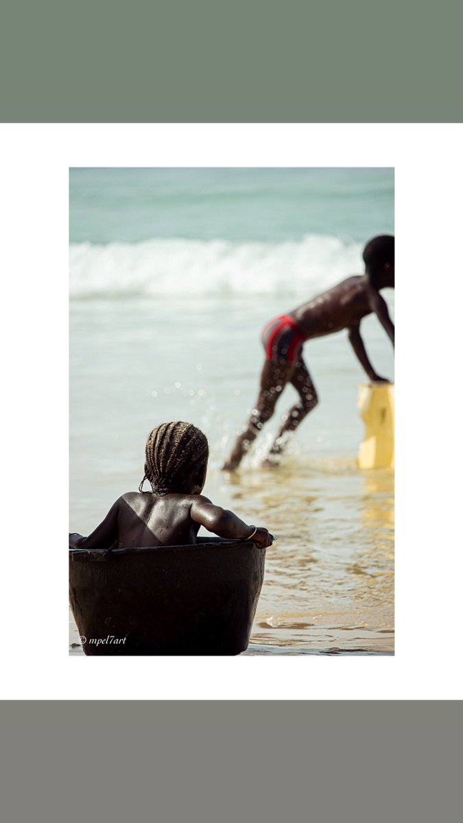 mpel7art's tweet photo. 🇸🇳 Témoin silencieuse du bonheur fraternel
•
Une petite spectatrice enchantée observe son frère déployer toute son énergie sur l’eau
•
•
•
•
#yoff  #mpel7art #photography #senegal #dakar #africa #galsen #kebetu #streetphotography #streetphotographyafrica #streetportrait https://t.co/K7PM0H0t2W