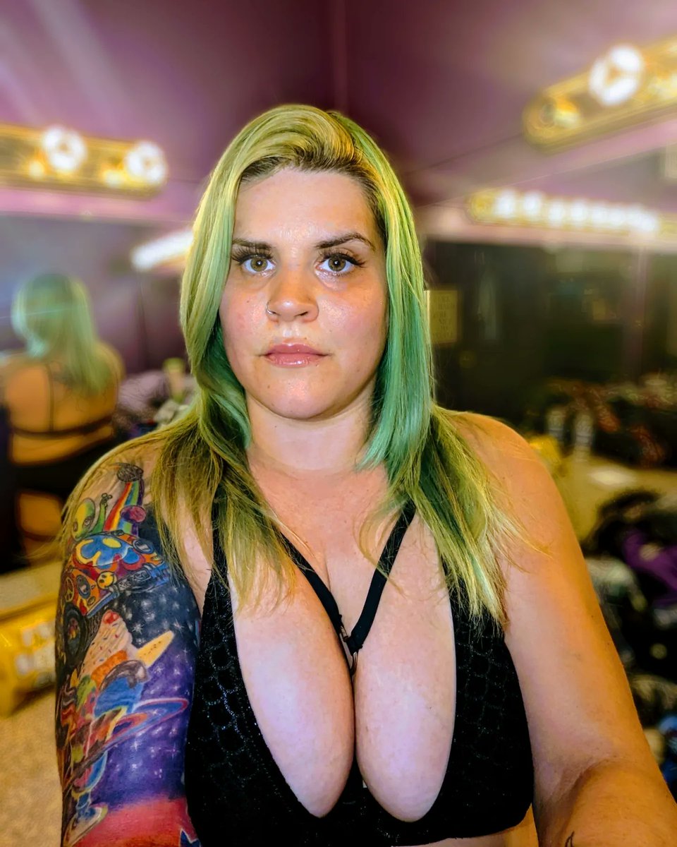 MistressViolet9's tweet photo. https://t.co/d3dQ6Y7bdt https://t.co/NAlSEpRP3p