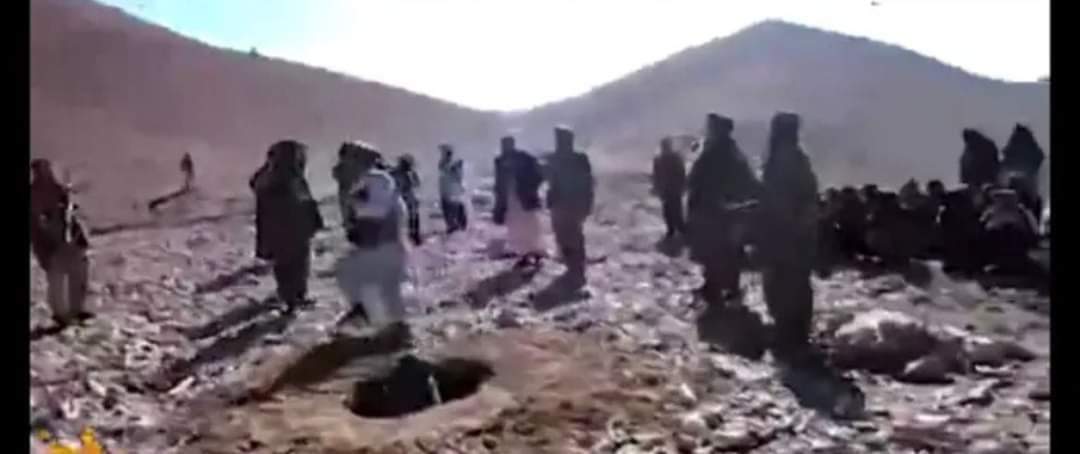 Bsaed8's tweet photo. دستگاه آدمکُش وحشت و بَربَریت(طالبان)فردا ۲۸ جولای قرار است دوتا انسان را سنگسار کُنند.

#سنگسار_دو_جوان_پلخمری_را_متوقف_کنید!
#StopStonningInPolekhomry https://t.co/V9JC0LRgYS