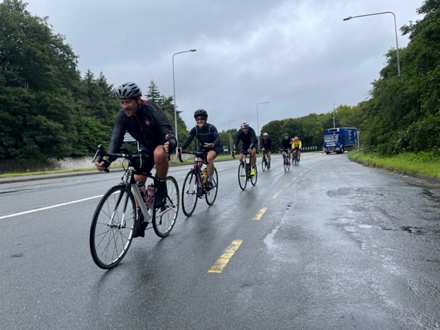 NWPolice's tweet photo. A group of officers and staff will take part in a 200-mile charity bike ride this weekend raising money for @UK_COPS 

19 members of #TeamNWP inc. @NWP_CCBlakeman will travel to the National Memorial Arboretum in Staffordshire as part of the #UKPUT

👉🏽 https://t.co/v5dxNA5oV0 https://t.co/lnR7LUIhhP