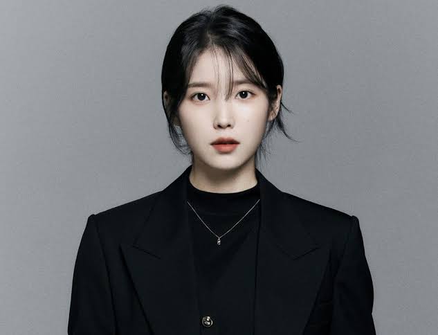 rize07addict's tweet photo. #IU becomes the FIRST Female Korean Soloist and Second Female Kpop Soloist Overall in History to hit 100 #1's on iTunes Worldwide!!

CONGRATULATIONS IU
100 ITUNES FOR PEOPLE PT.2 
#People_Pt2_iTunes100 https://t.co/r08rJzv151