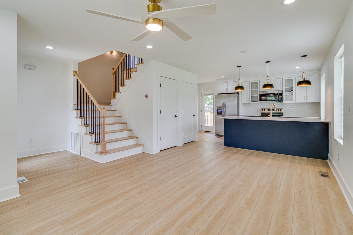 Psychotropix's tweet photo. Built this house that presold and closed this week. Turned out great! 

https://t.co/vNNEKvBy70 https://t.co/RA83xCTbpc