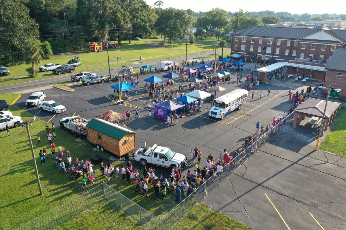 DrStevenRuff's tweet photo. We had our best Back to School Bash yet last night at ⁦@FBCPerryFL⁩ - although the final numbers aren’t in, we had over 200 families, gave away 540 backpacks, were able to have gospel conversations, and ran out of food. #communityministry #schools https://t.co/fhzXsIi1FG