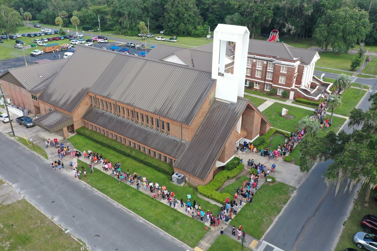 DrStevenRuff's tweet photo. We had our best Back to School Bash yet last night at ⁦@FBCPerryFL⁩ - although the final numbers aren’t in, we had over 200 families, gave away 540 backpacks, were able to have gospel conversations, and ran out of food. #communityministry #schools https://t.co/fhzXsIi1FG