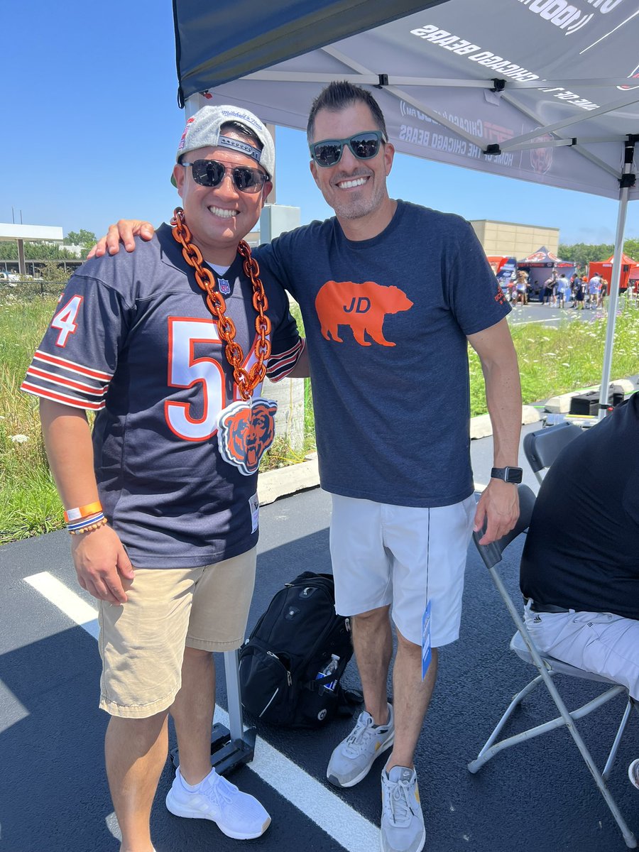 Came all the way from Dallas to meet <a href="/CarmenDeFalco/">Carmen DeFalco</a> 😄 #beardown #DaBears #chicagobearstrainingcamp