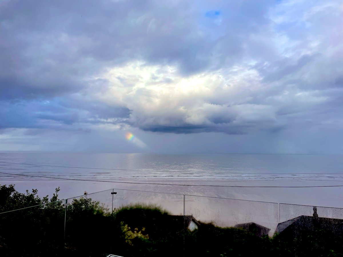 FileyBeach's tweet photo. A rare phenomenon spotted @FileyBeach just now #firebow @bbcweather @Hudsonweather @stayinfiley @OfficialFiley @DiscoverCoast @LoveNorthYorks1 https://t.co/M4BzZ7Sq7R https://t.co/lXwkgSOUcb