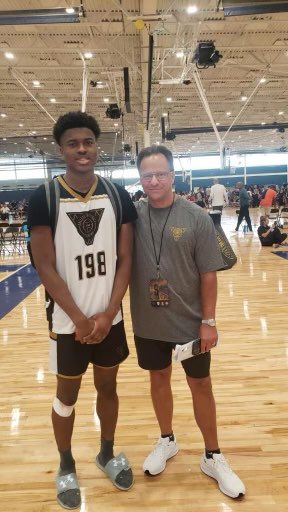 @austin4senters had a great showing @TheCBBAcademy in Memphis. Caught the eyes of more college coaches as his stock rises even more after a great summer. 🖐️