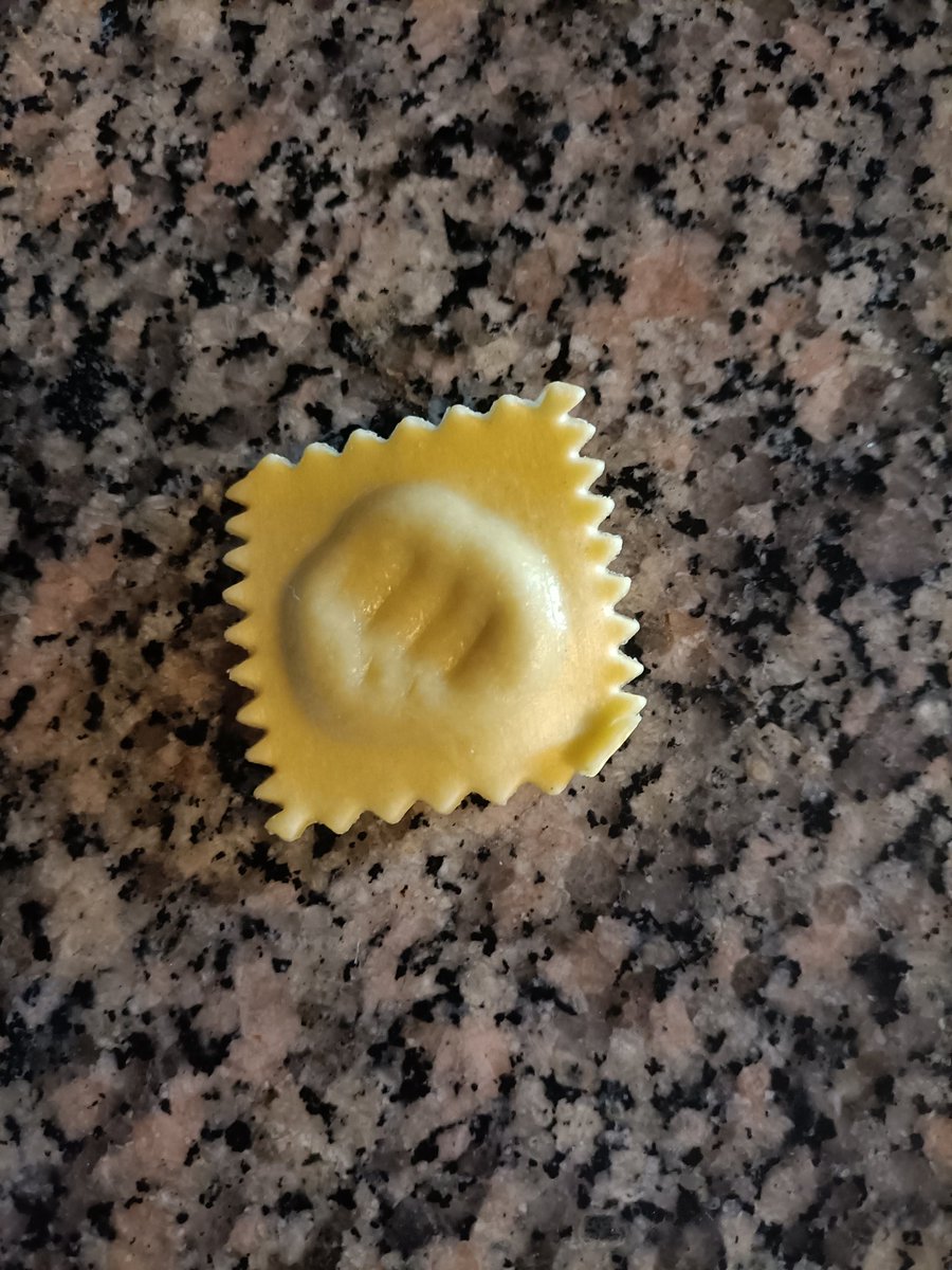 PixelBitVt's tweet photo. This is how italian condom packages look like https://t.co/TnNnqaHhSa