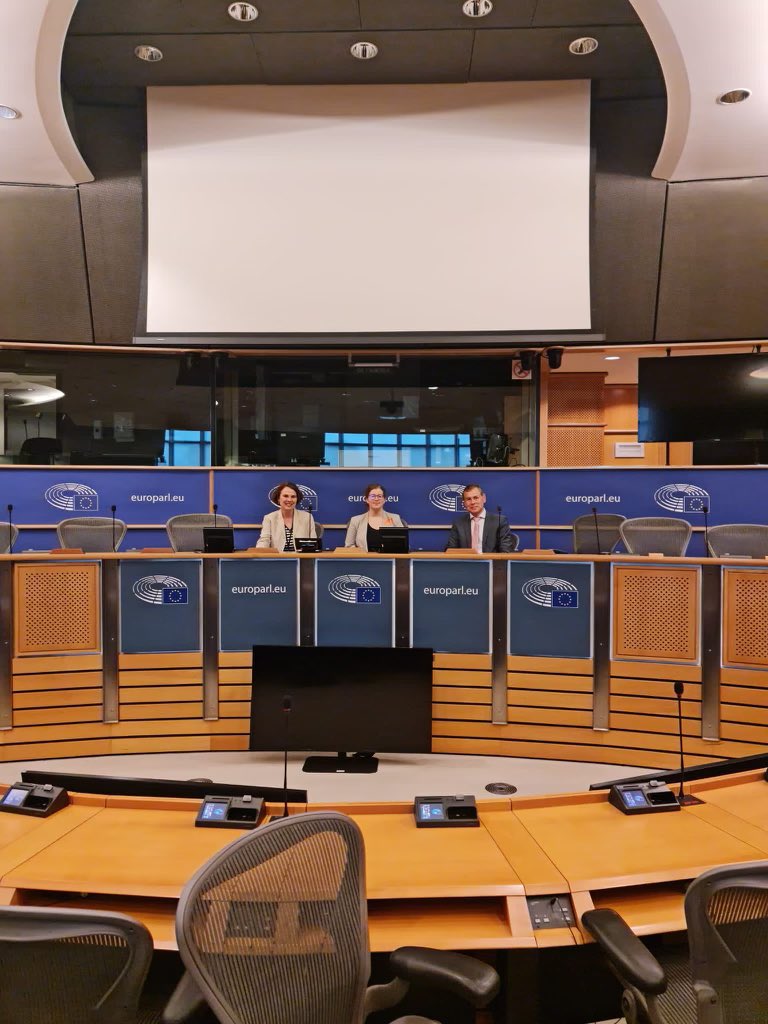 SignatureSchool's tweet photo. Class of 2023 graduate Kate C. went on quite an adventure this summer!
She went on a tour of the European Commission and European Parliament in Brussels, as well as a tour of the International Criminal Court in The Hague. #sigsummer https://t.co/x0JQYauBl2