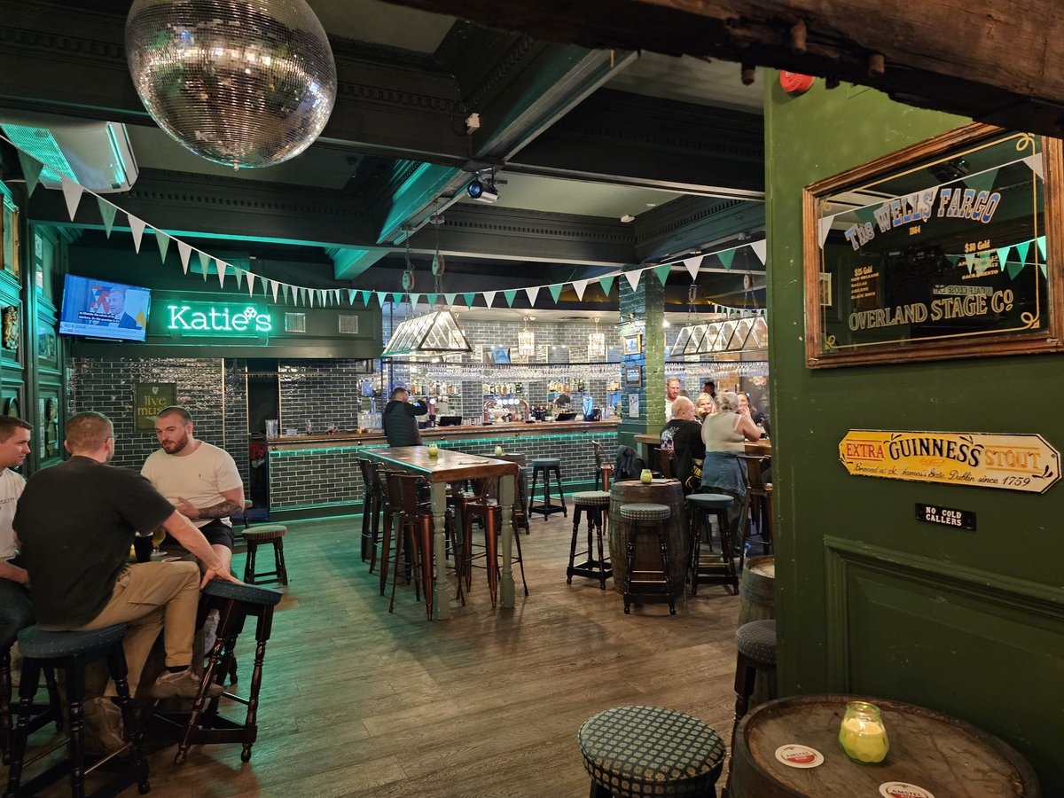 NEWCASTLECITYU1's tweet image. Welcome to bar 289 Katie O'brien's.  The Irish bar which replaced Bohemia. 4.95 for a Cruzcampo. They have a stage for live music. #allthebars #ncl #Irish not bad to be fair